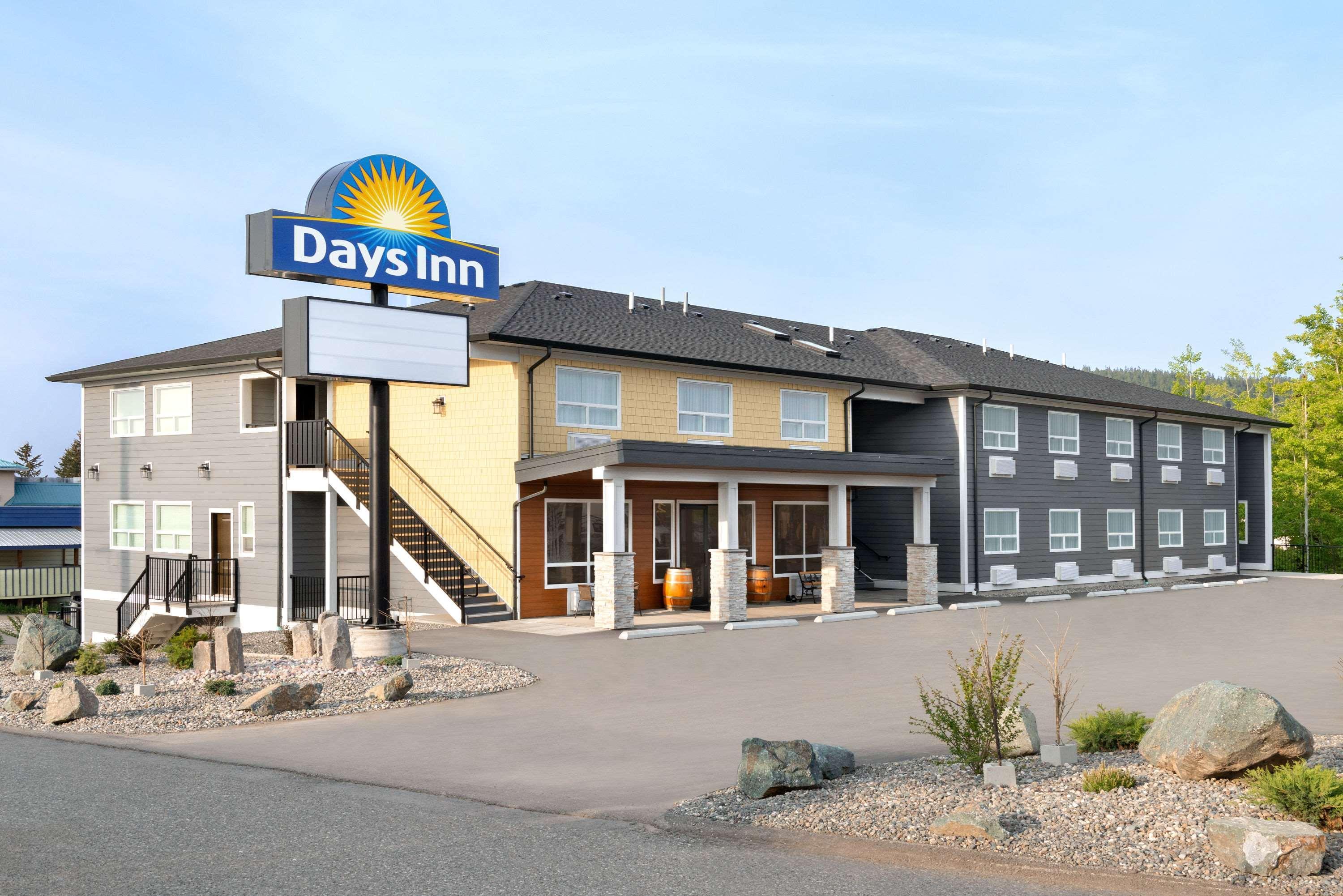 Days Inn By Wyndham 100 Mile House Exterior foto